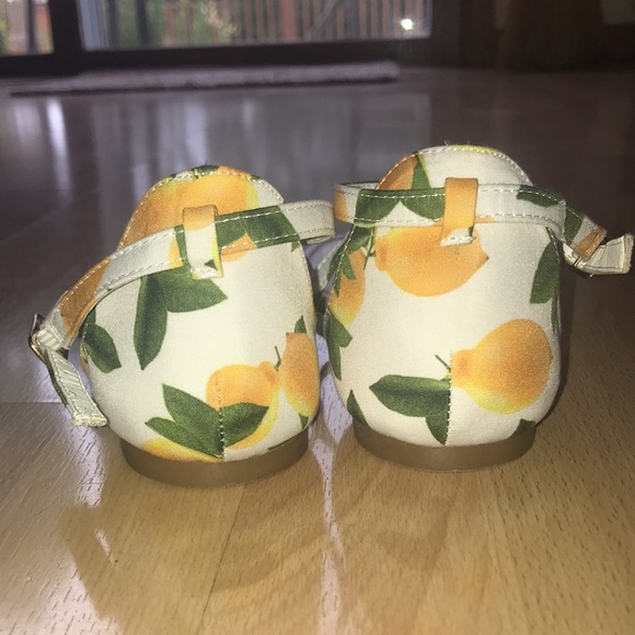 LIKE NEW lemon pattern sandals - Picture 2 of 4